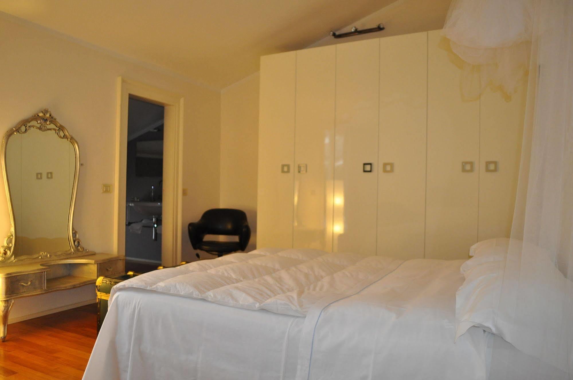 Domus Nova Residenza Il B&Bマントヴァ エクステリア 写真